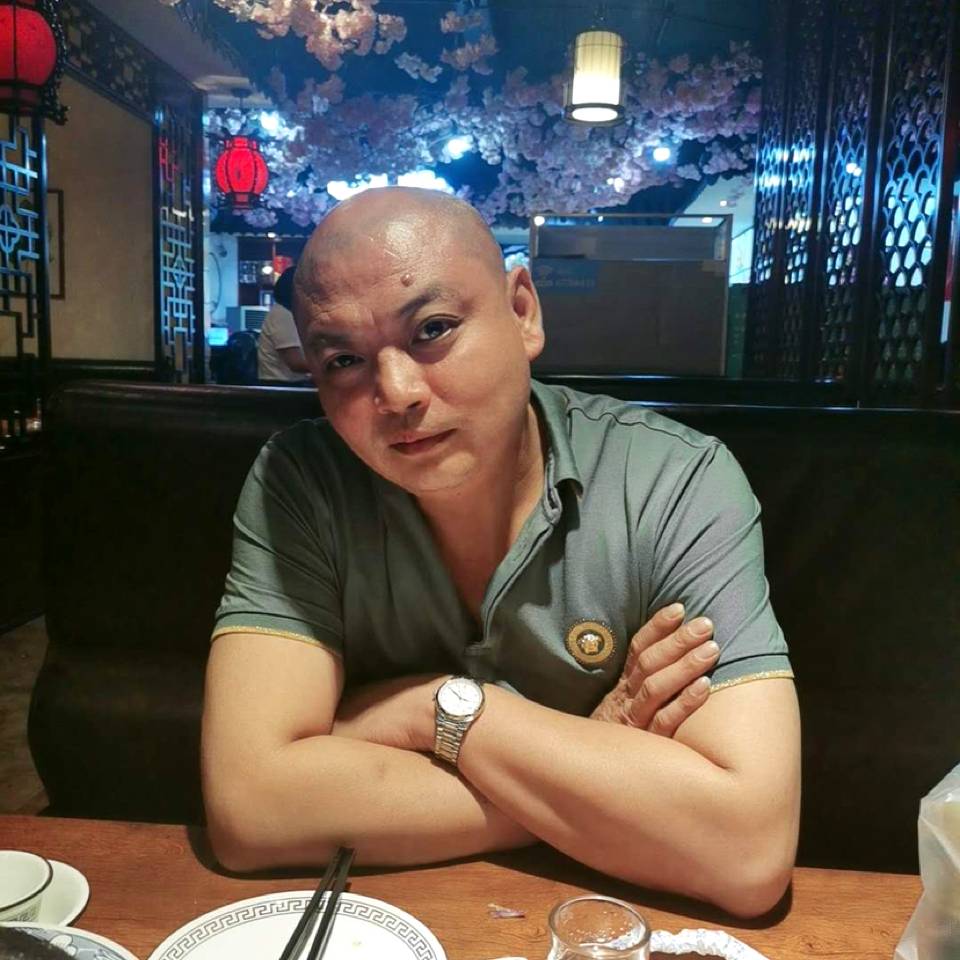 做烟的人的照片
