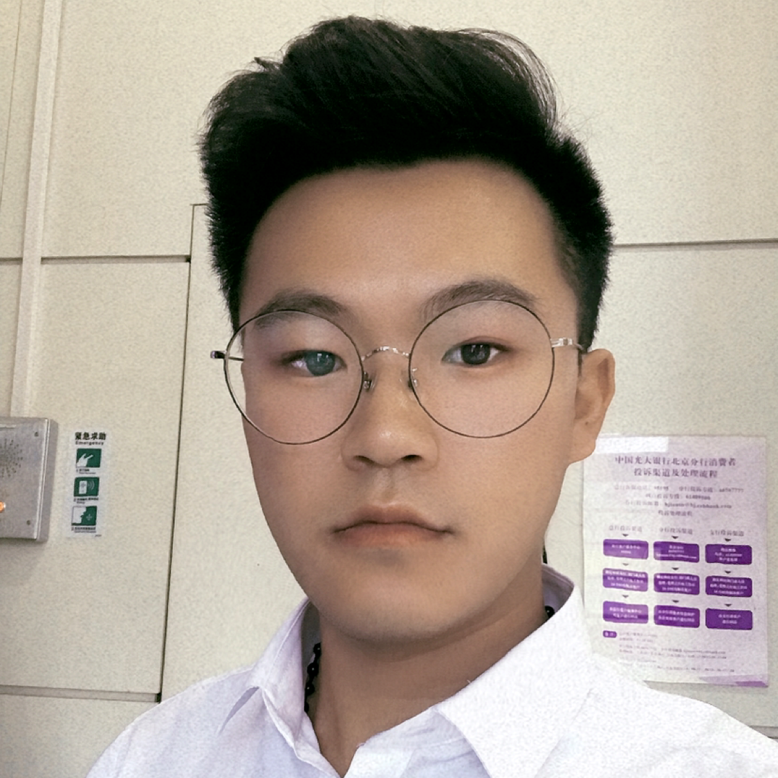旧人不必等づ的照片