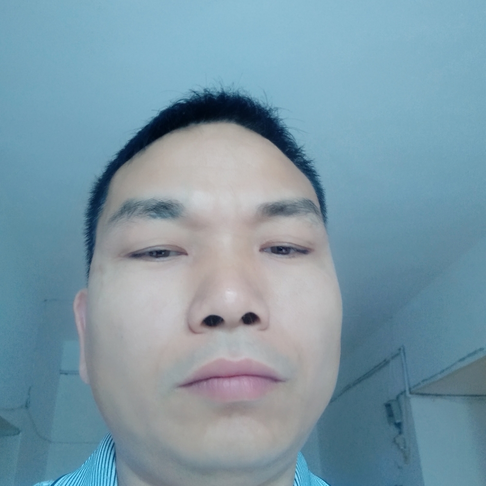 还单身的老帅的照片