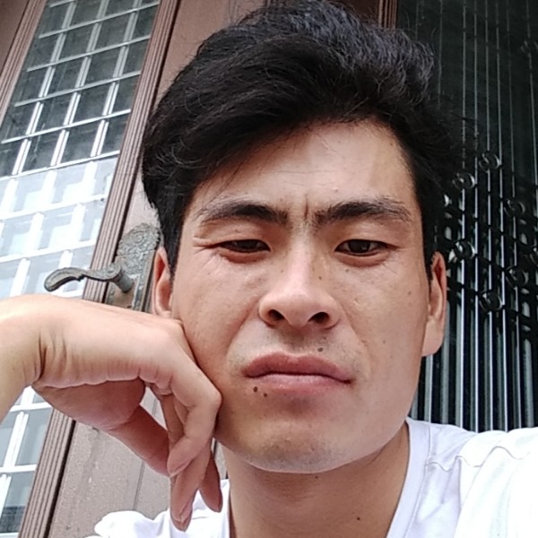 孤独那巨人的照片