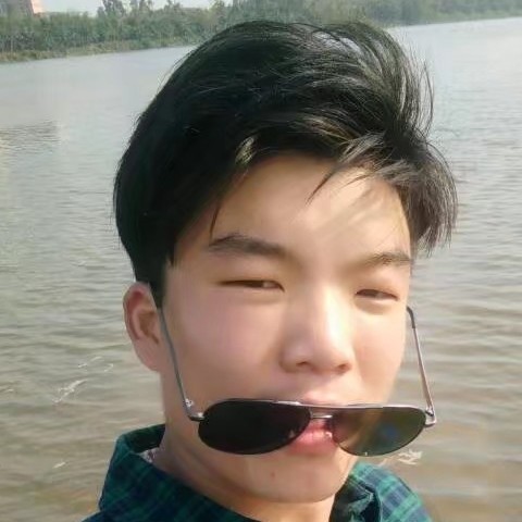 月饼深拥悦耳的照片