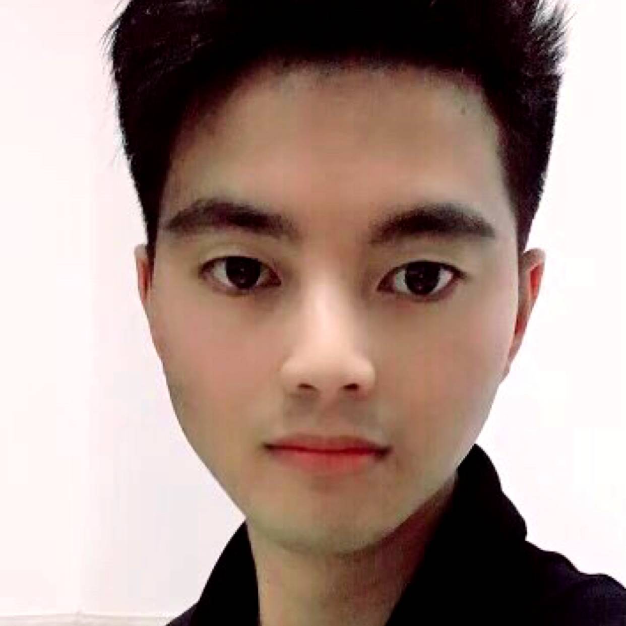 大叔扯留胡子的照片