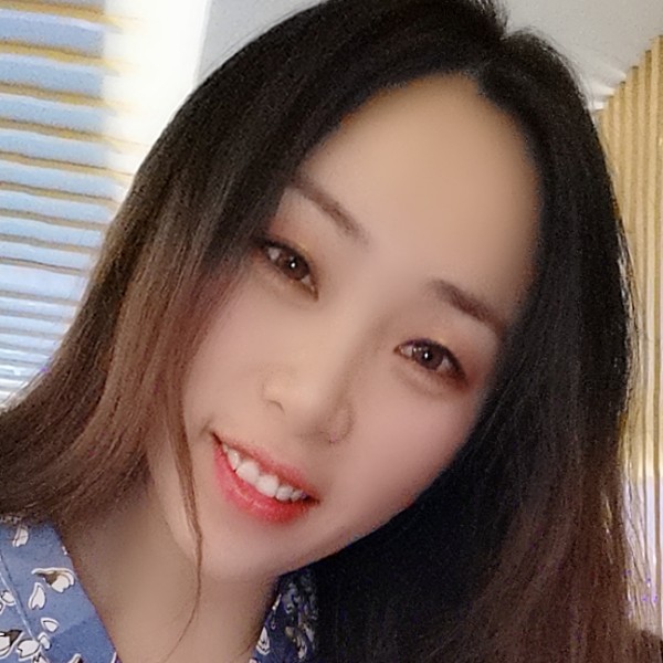 爱笑的柠檬女的照片