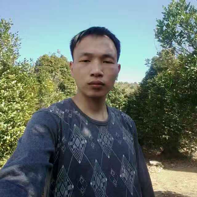 少女回眸年轻的照片