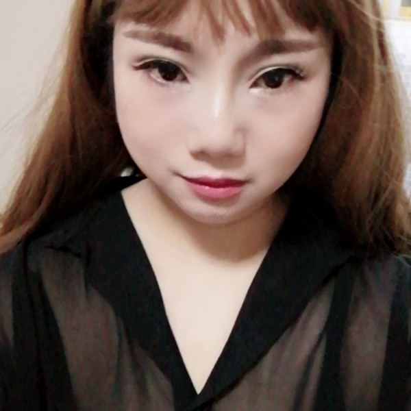 安静倾心睫毛的照片