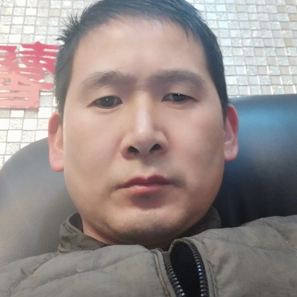 隐忍冷眸的照片