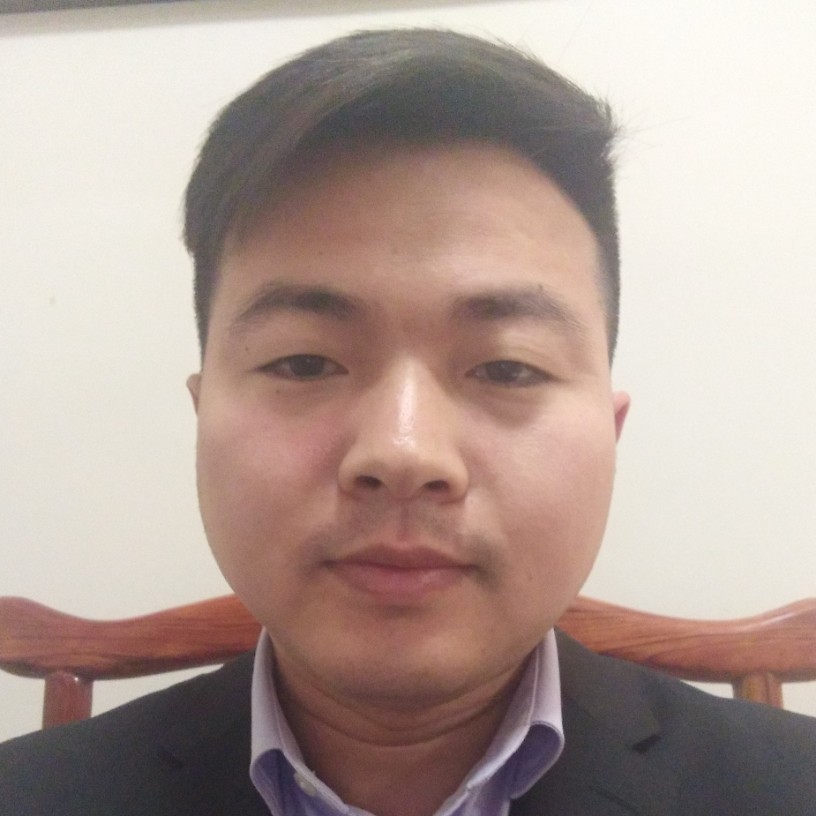 水上游的照片