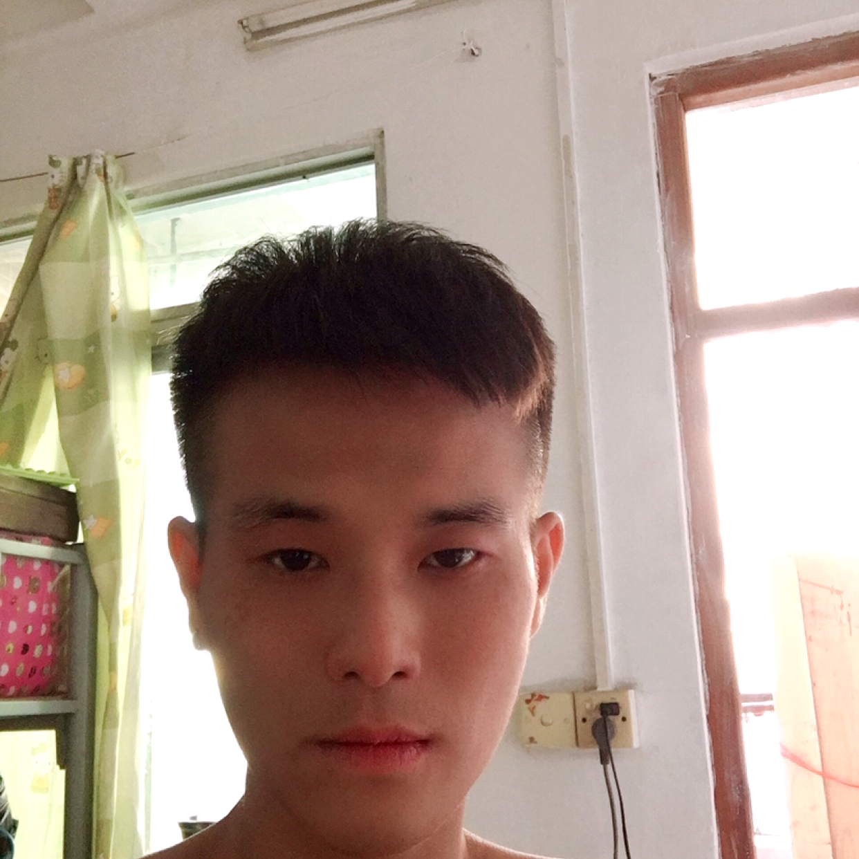 微凉挽手微笑的照片