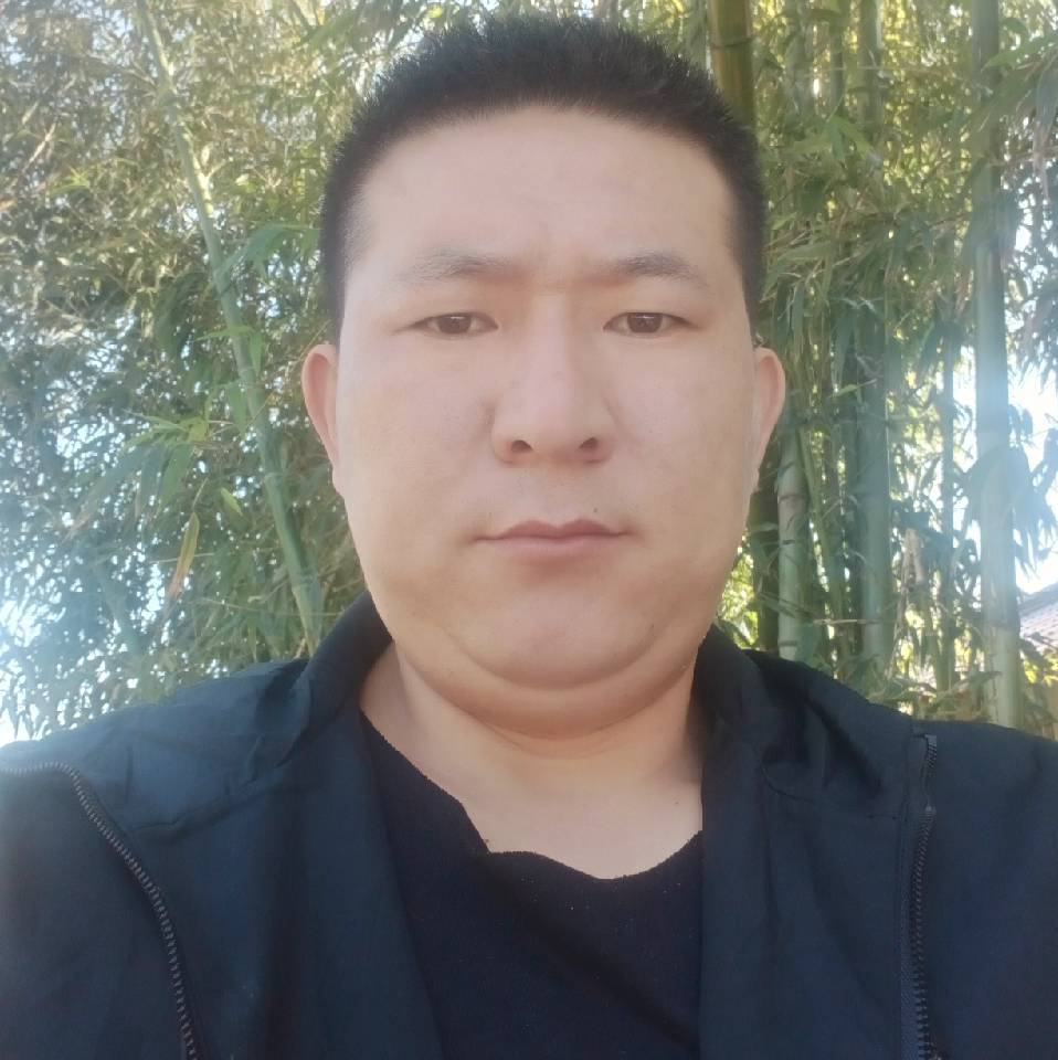 温柔吃醋面包的照片