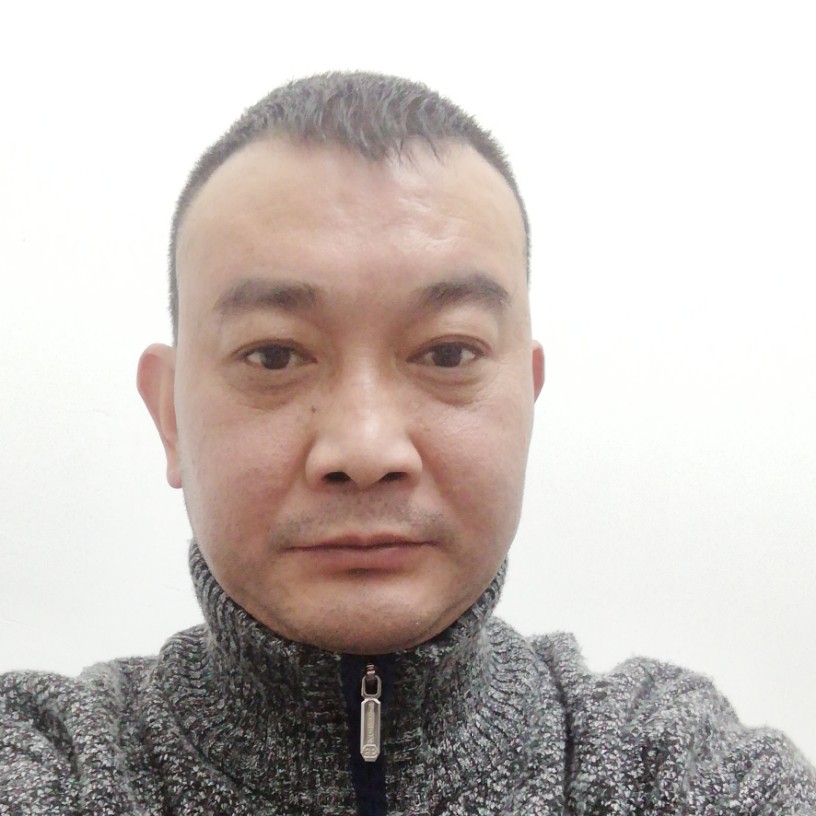 隐忍倾心路人的照片