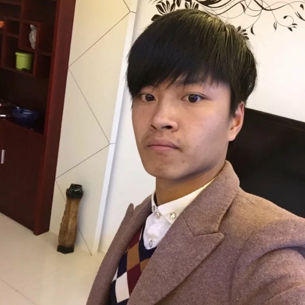 平常睫毛膏的照片