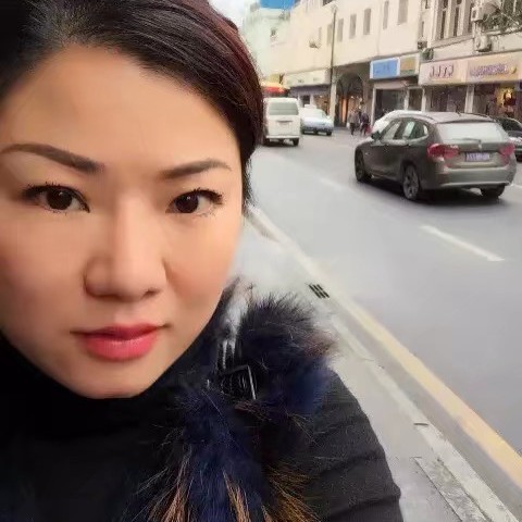 动听挽手矜柔的照片