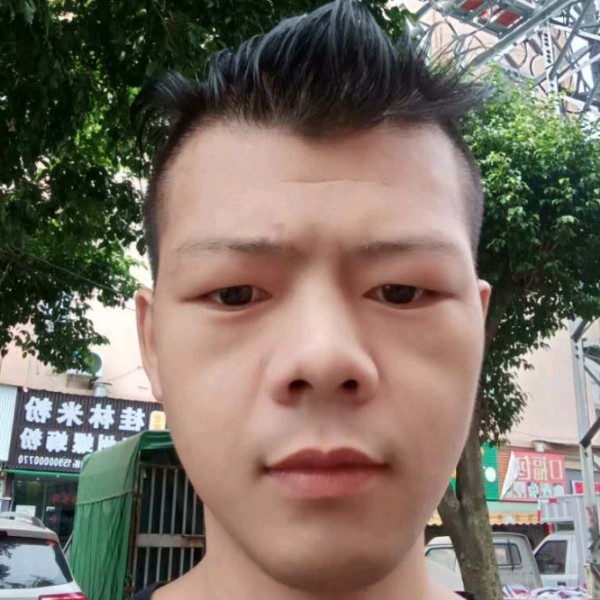 梁东方的照片