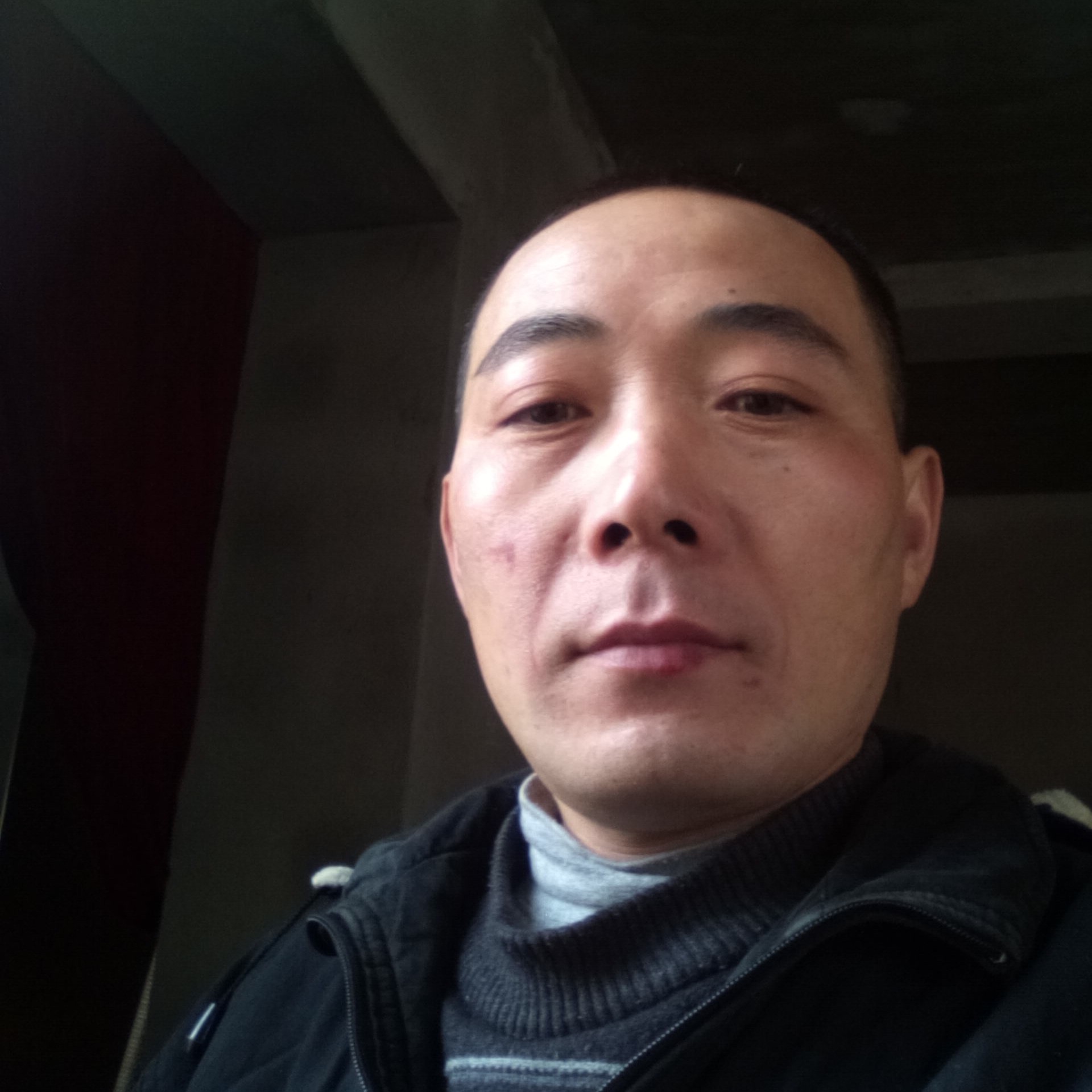 水池妖娆的照片