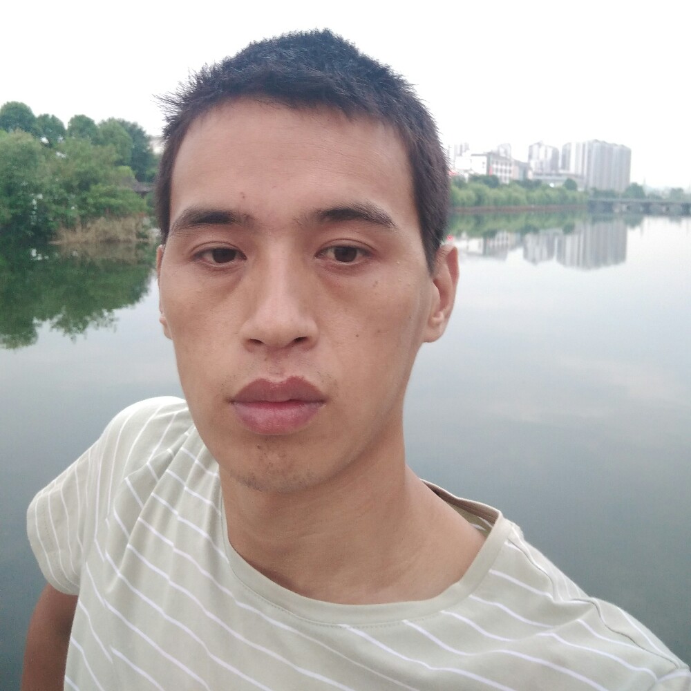 伶俐西装的照片