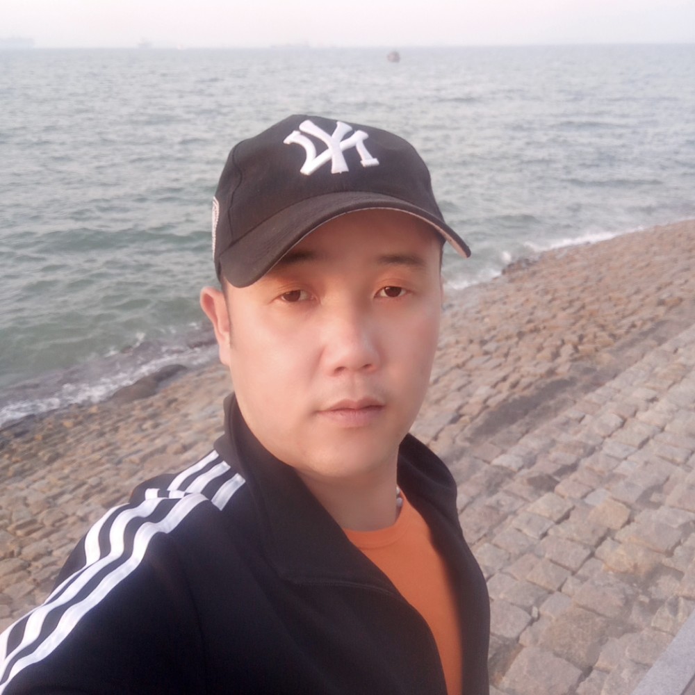 淡蓝色的烟灰的照片
