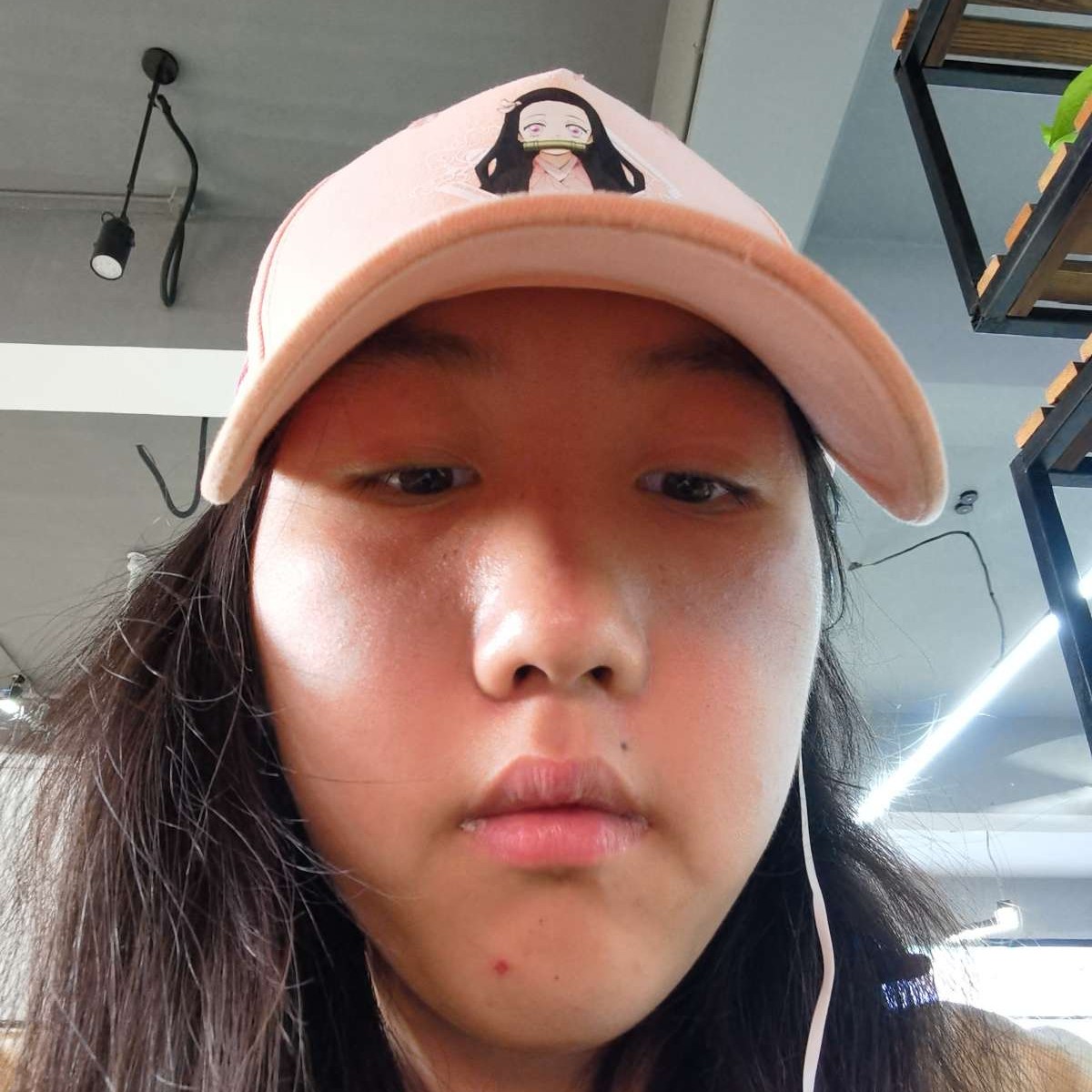 超短裙漫步忧郁的照片