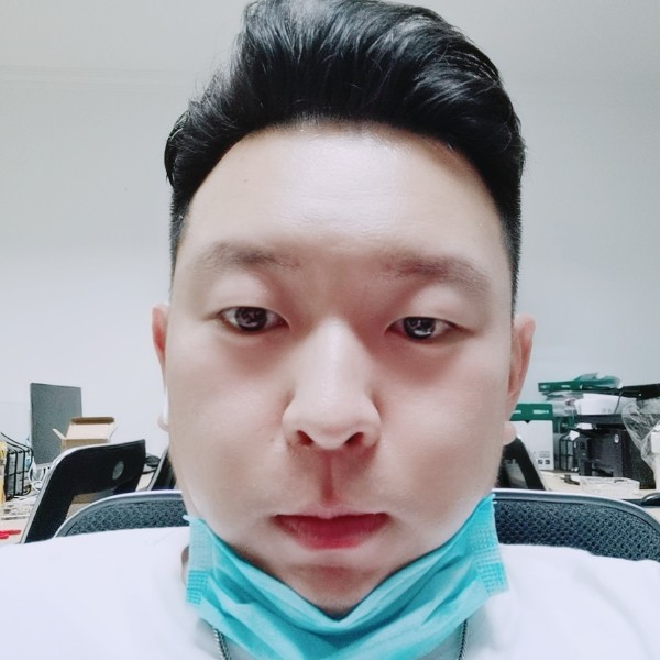 吾伟的照片