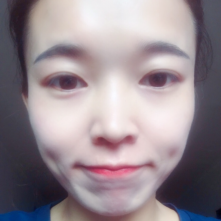 躲雨的小蚯蚓的照片