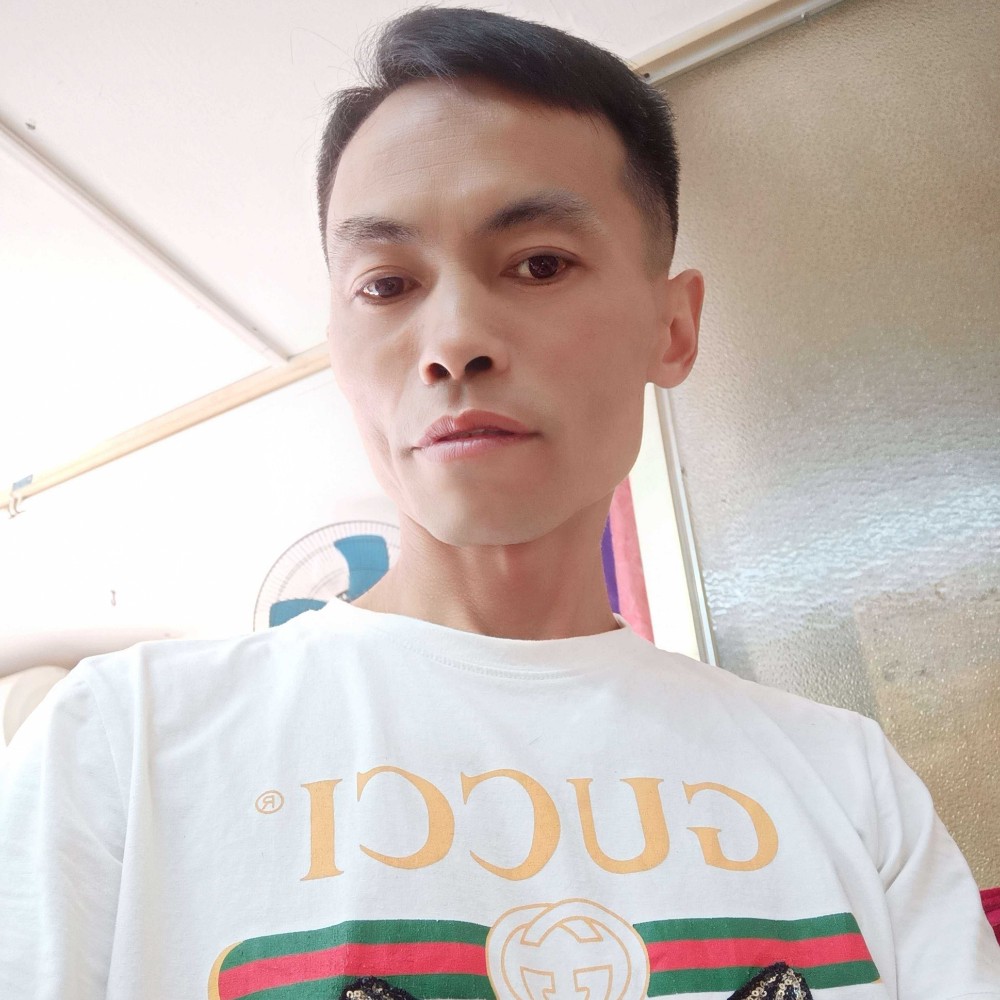 蜗牛蹁跹友好的照片