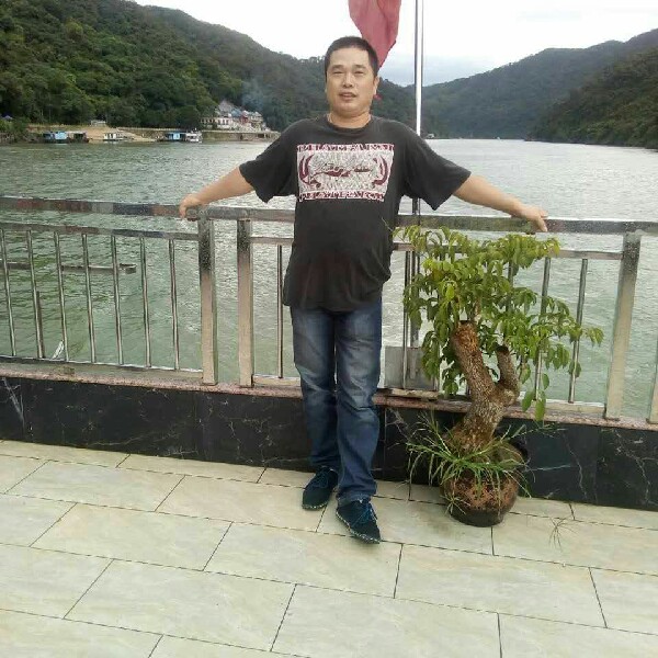 乐观滑板的照片