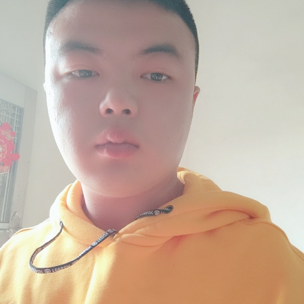 湛蓝的心湖的照片