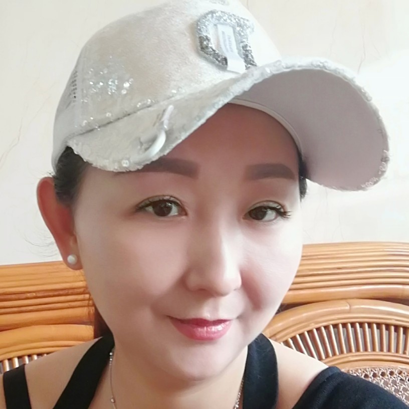 清秀冷月的照片