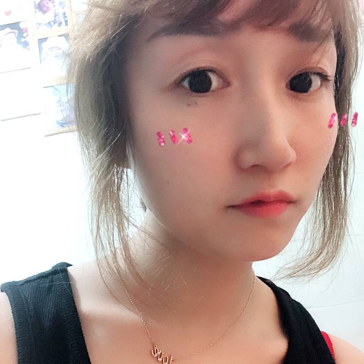 萌動的妹子的照片