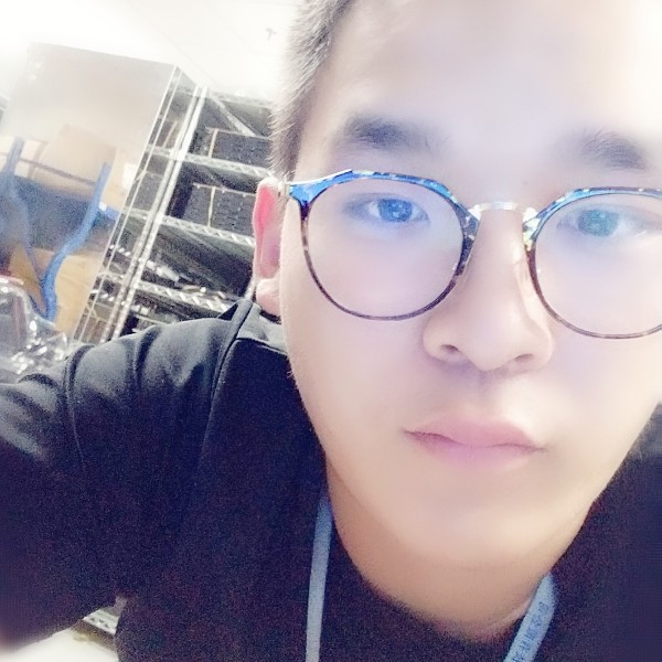 机器猫愉快的照片