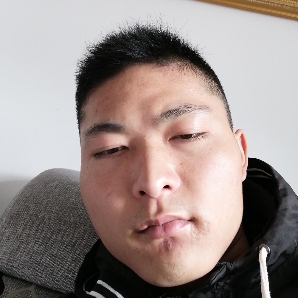 跳跳糖挽手活泼的照片