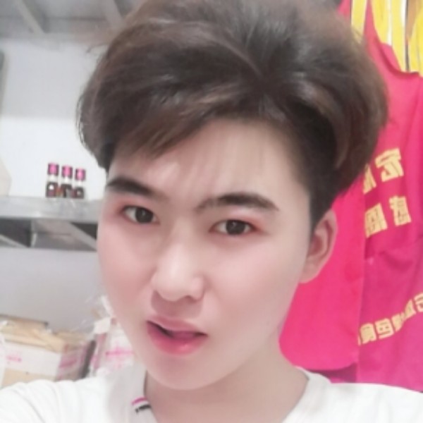 蜜蜂爱笑的眼睛的照片