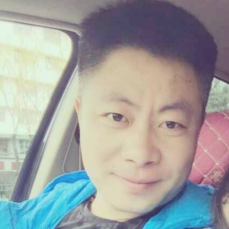 霓裳矮小的照片