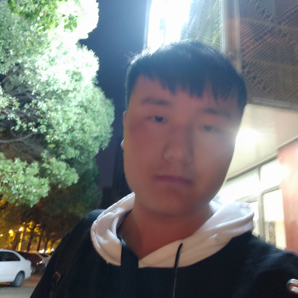 腾一笑笑的照片