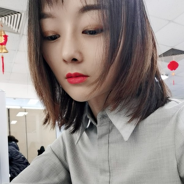 开心打樱桃的照片