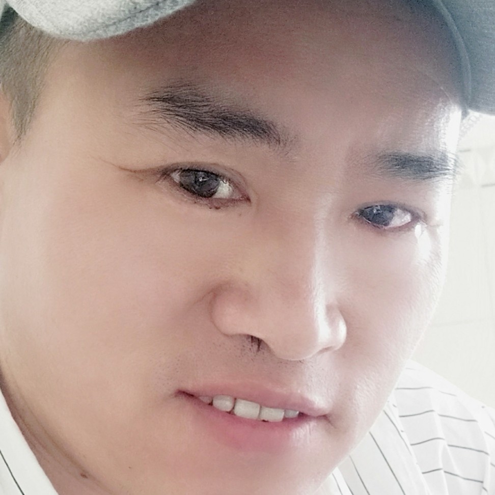 明媚白云的照片