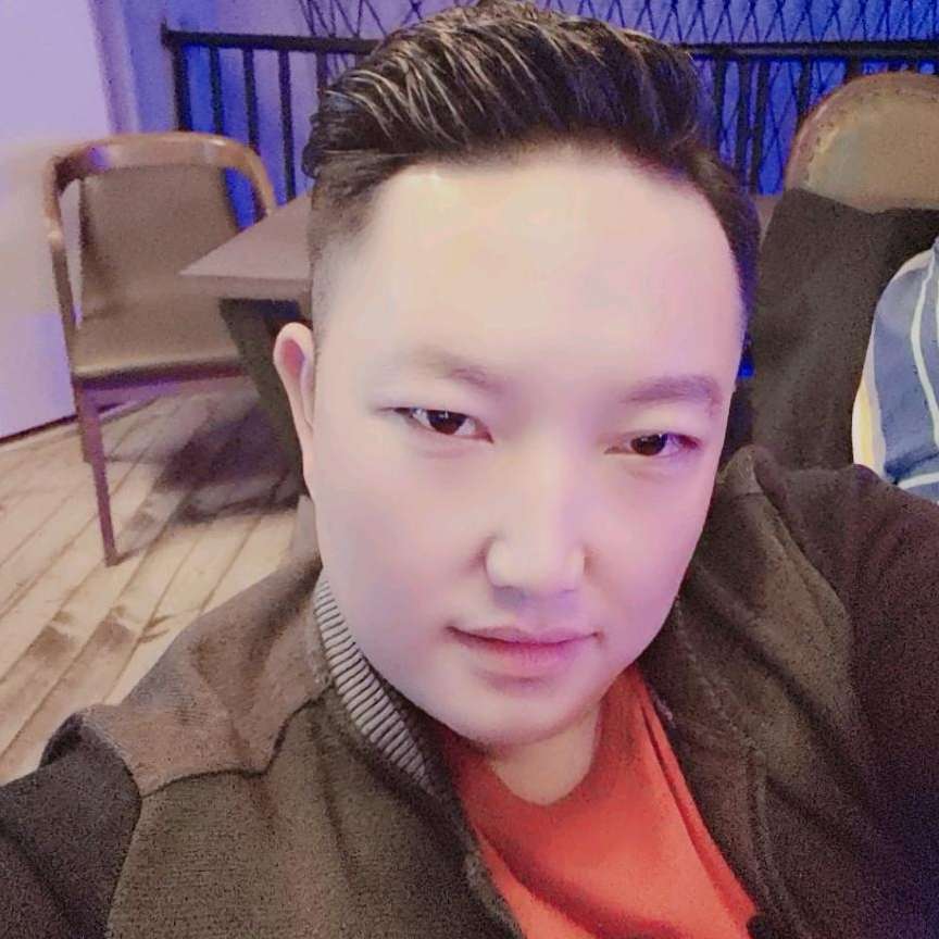 背后保卫玉米的照片