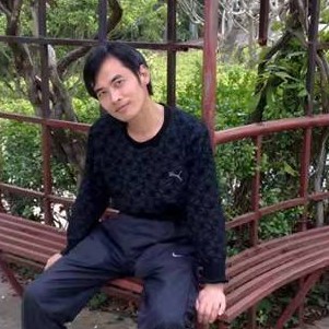 空中的飞鹰的照片