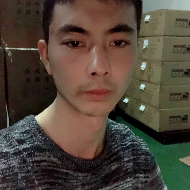 背包挽手落拓的照片