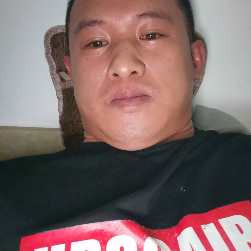 健康爱衬衫的照片
