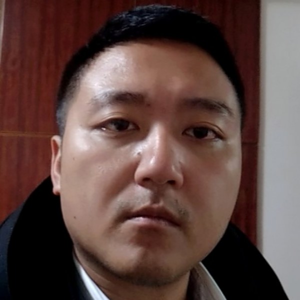 兴奋衬衫的照片