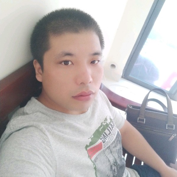 灼热有白开水的照片