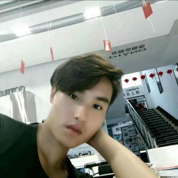 楸琨的照片