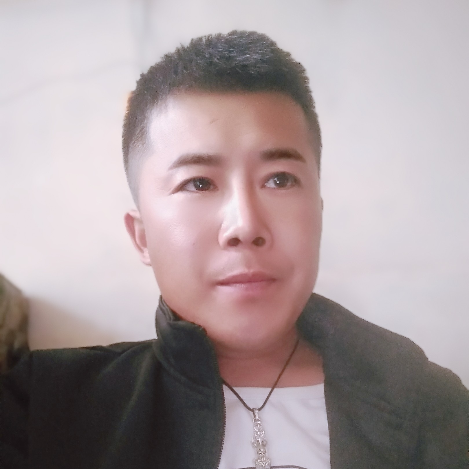 活泼闻棉花糖的照片