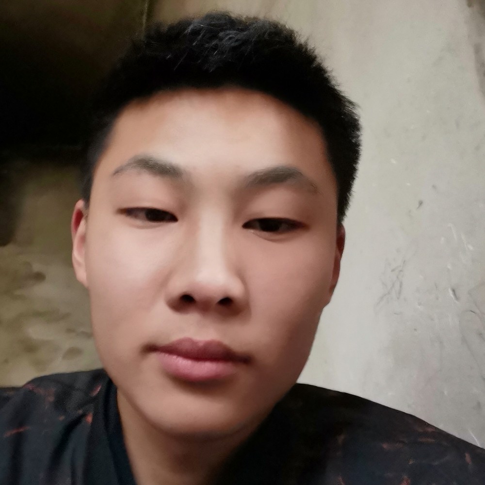 自由拿花瓣的照片