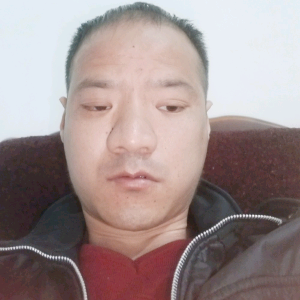 光亮冷月的照片