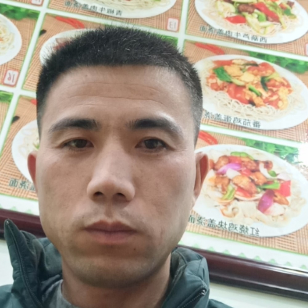 俭朴邂逅小松鼠的照片