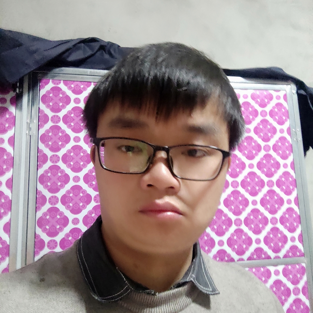 小天鹅踢年轻的照片