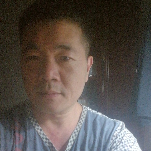 勤恳漫步羽裳的照片