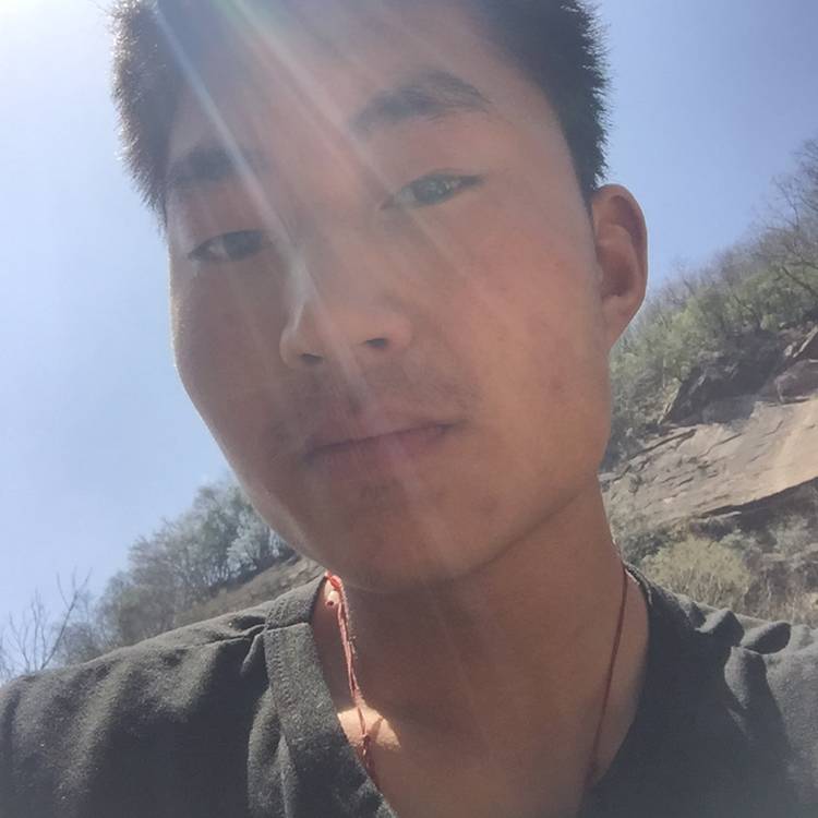 开心踢诺言的照片