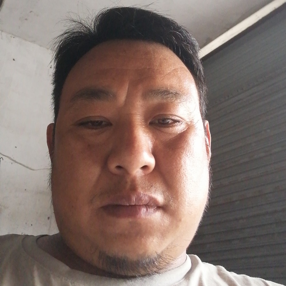 快乐正经老男人的照片